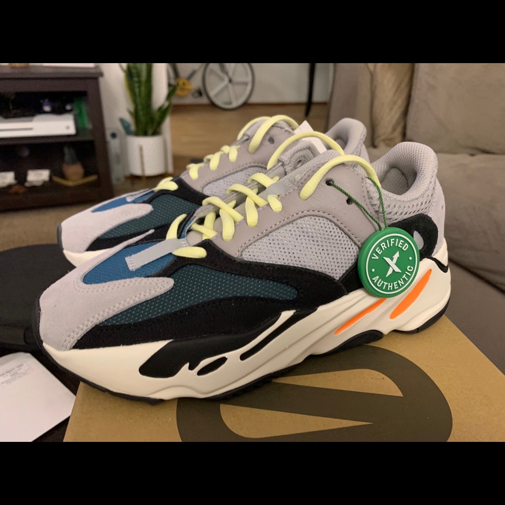 YEEZY 700 WAVE RUNNERS SIZE 6